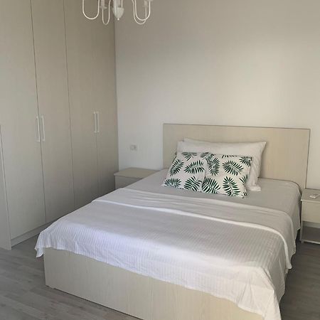 Loli Apartment Luxury White Residence ساراندا المظهر الخارجي الصورة