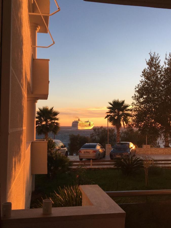 Loli Apartment Luxury White Residence ساراندا المظهر الخارجي الصورة