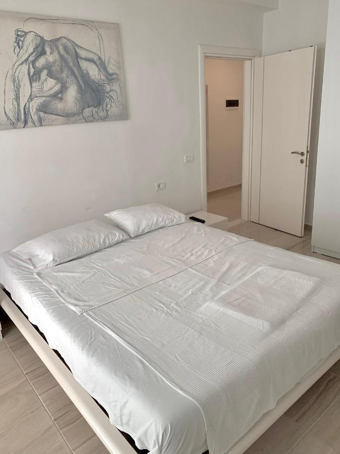 Loli Apartment Luxury White Residence ساراندا المظهر الخارجي الصورة