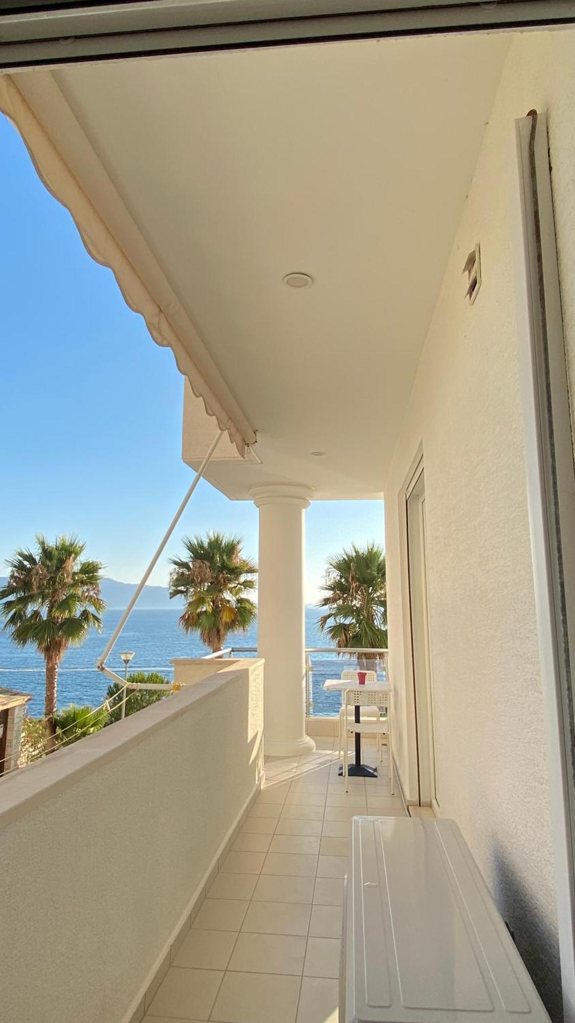 Loli Apartment Luxury White Residence ساراندا المظهر الخارجي الصورة