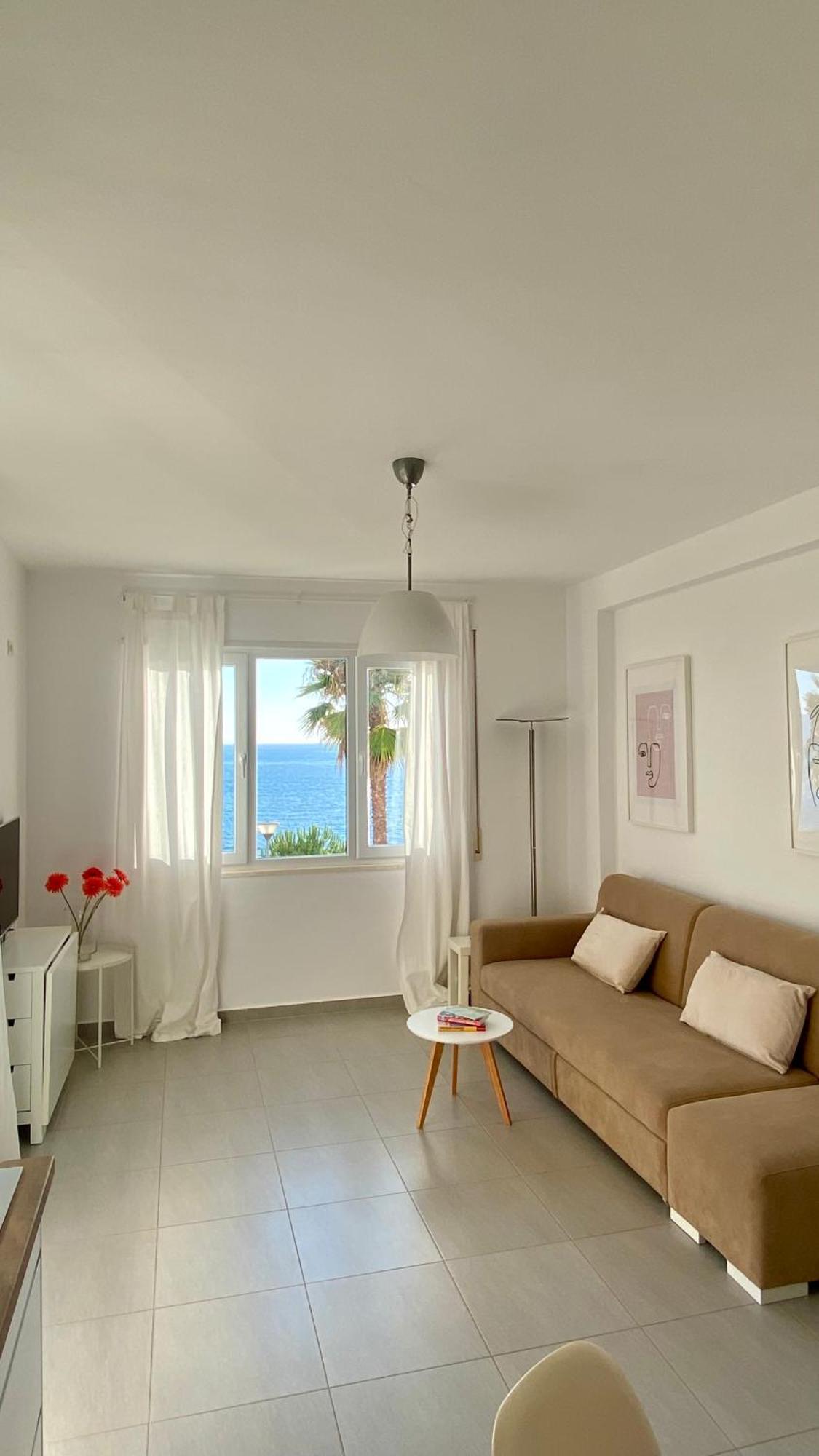 Loli Apartment Luxury White Residence ساراندا المظهر الخارجي الصورة