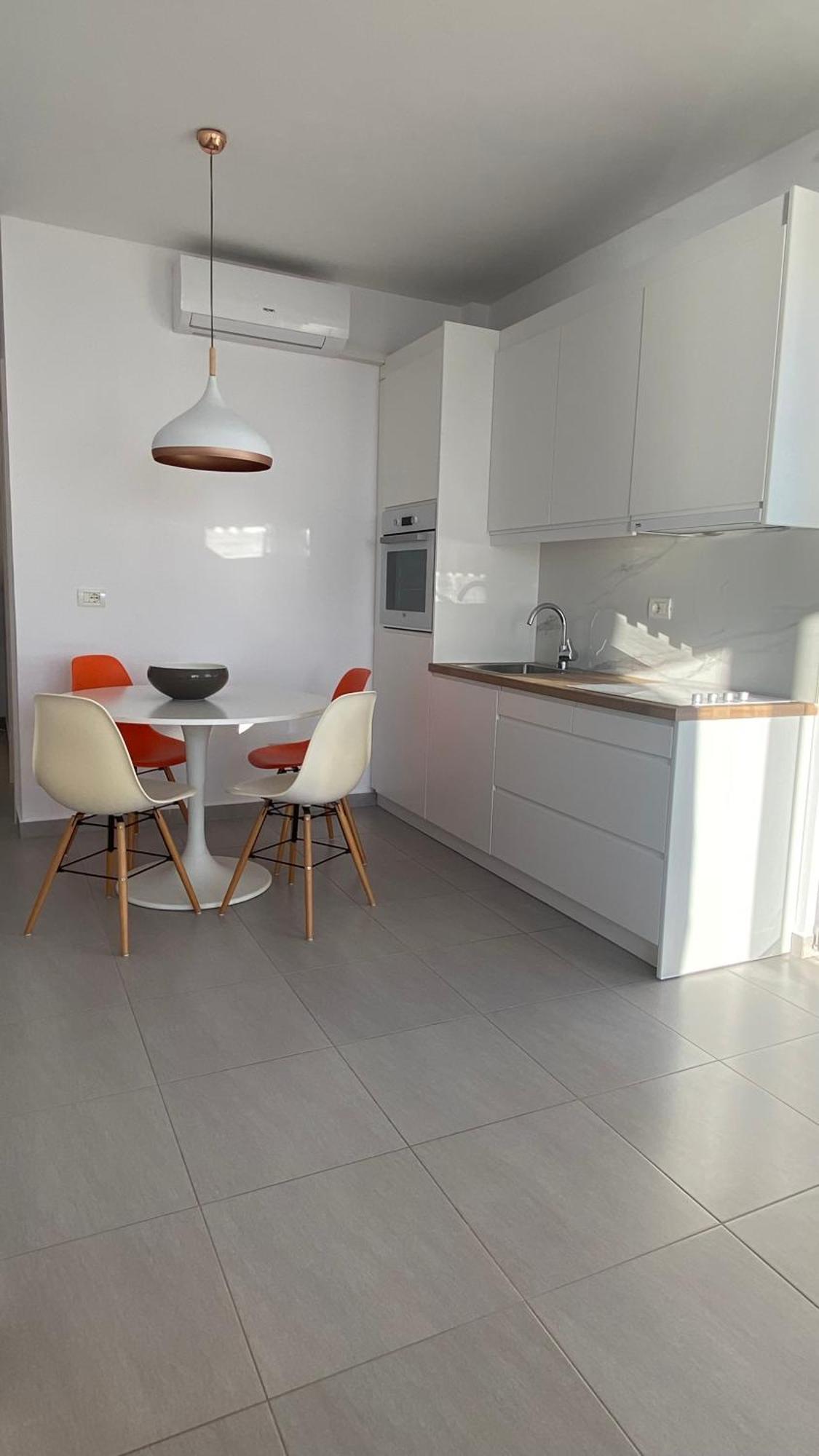 Loli Apartment Luxury White Residence ساراندا المظهر الخارجي الصورة