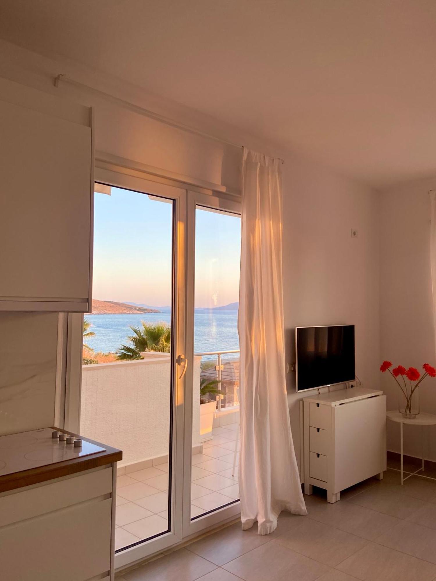 Loli Apartment Luxury White Residence ساراندا المظهر الخارجي الصورة